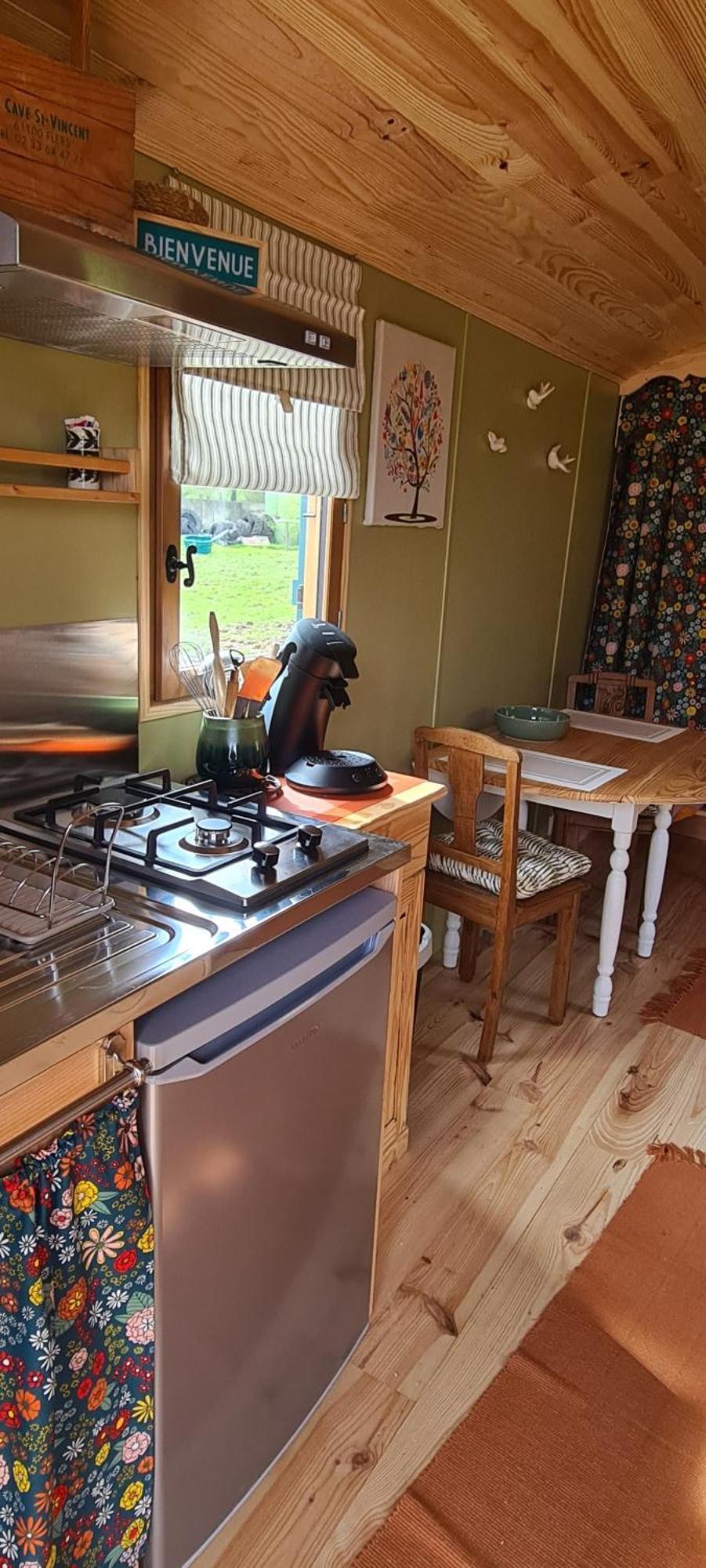 Roulotte A La Ferme Buissonniere Villa La Lande-de-Louge Dış mekan fotoğraf