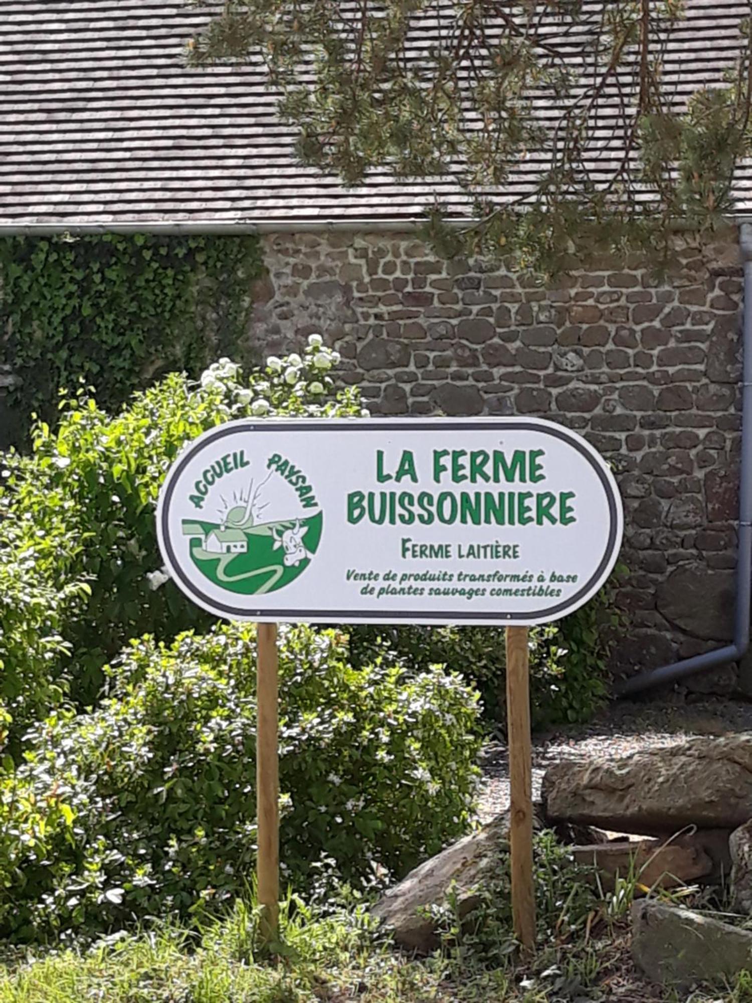 Roulotte A La Ferme Buissonniere Villa La Lande-de-Louge Dış mekan fotoğraf